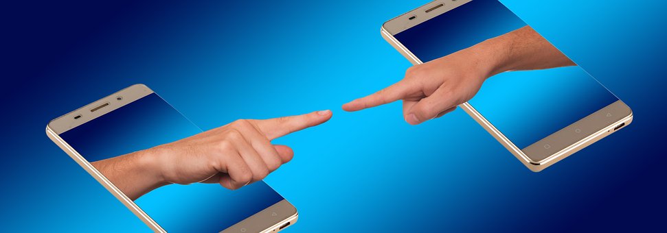 Smartphone_mano_redes